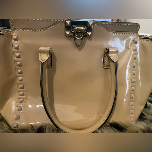 EUC PATENT LEATHER VALENTINO ROCKSTUD BAG - Picture 5 of 6